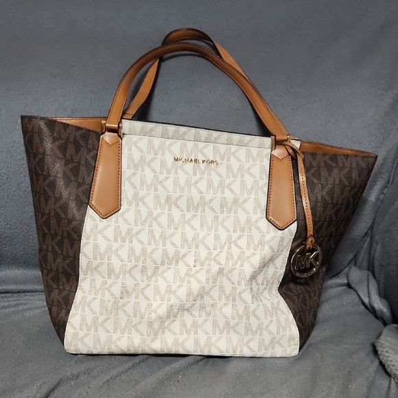 Michael Kors Handbags - Michael Kors Tan and Cream Signature Tote